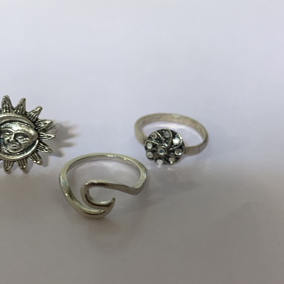 Three rings costume Jewelry - Picture 5 of 6